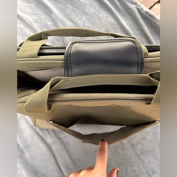 SwissGear Wenger Army Green Satchel Bag Like New - Picture 10 of 10